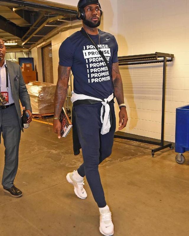 有点尴尬！悉尼FC男女足同日先后输球，共丢9球进0球（同日皆败：悉尼FC男女足先后落败，零进球共失9球）