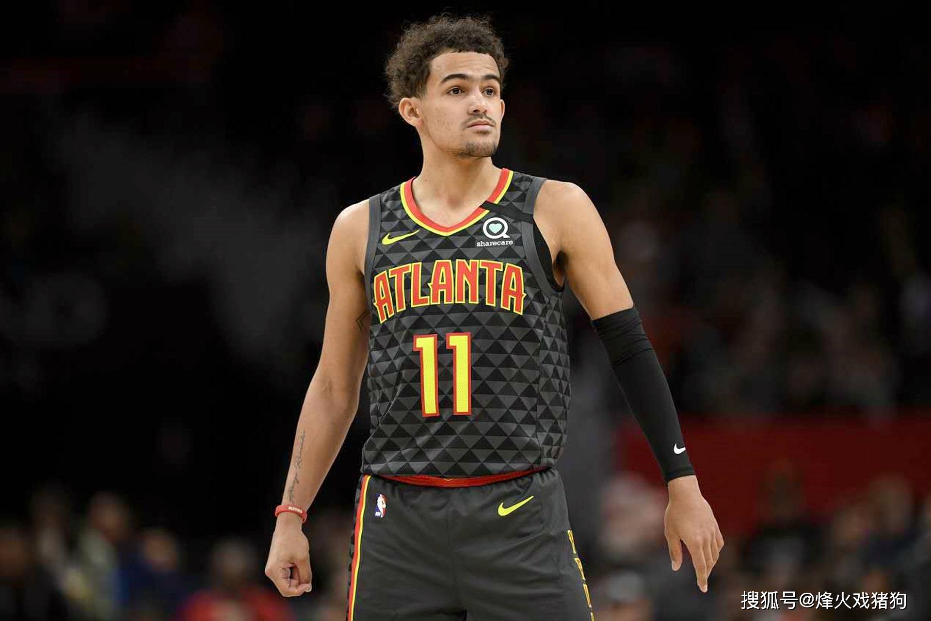 33岁孙兴慜自宣离队，10年热刺生涯收获英超金靴+欧联杯冠军（33岁孙兴慜宣布离开热刺，十年征战收获英超金靴与欧联杯桂冠）