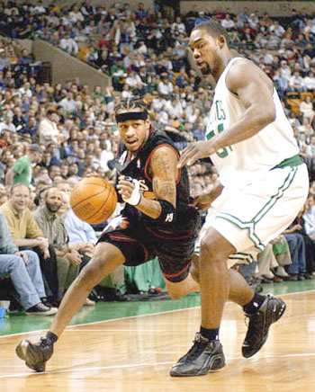 我懂用户晒视频：疑似泰山球迷看亚冠试图进入国安看台未果（我懂用户发布视频：疑似泰山球迷观亚冠试图进入国安看台未果）