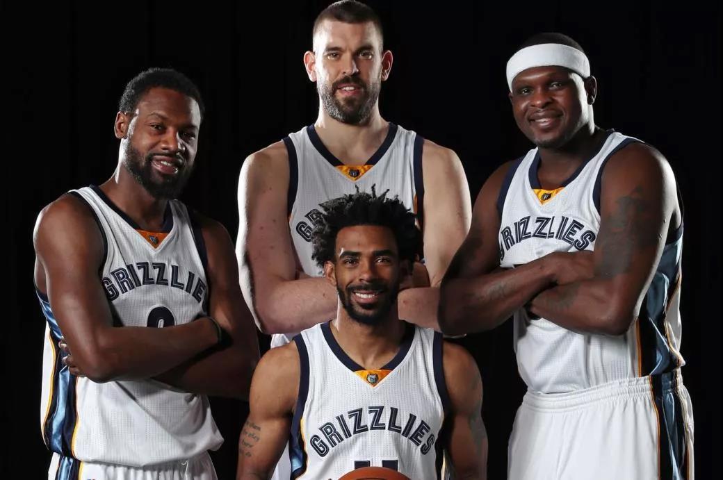 环球足球奖年度最佳教练候选：恩里克、斯洛特、弗里克在列（恩里克、斯洛特、弗里克入围环球足球奖年度最佳教练）