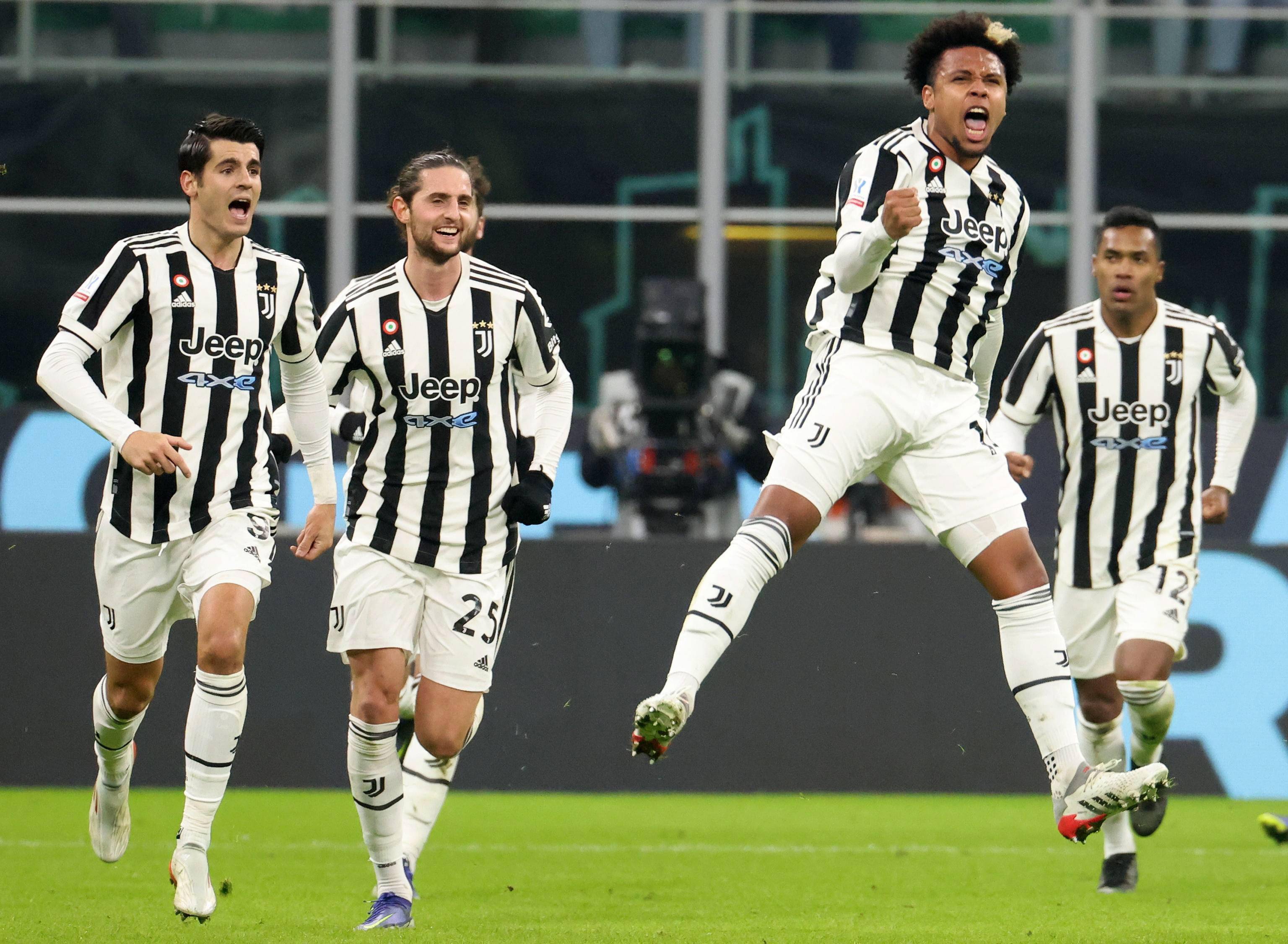 利物浦内讧曝光！斯洛特不愿卖迪亚斯，总监休斯却执意推动转会（利物浦矛盾浮出水面：斯洛特拒售迪亚斯，休斯力推转会）