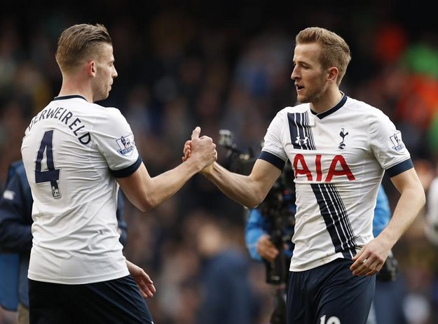 巴萨发布本赛季第四球衣：致敬20年前在伯纳乌3-0击败皇马（巴萨官宣本赛季第四套球衣，向20年前伯纳乌3比0击败皇马致敬）