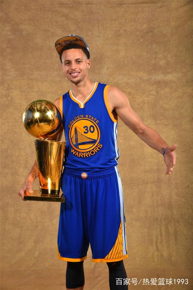 谁走谁留？斯洛特带队已低迷超2月，萨拉赫公开炮轰矛盾公开！（去留悬念再起：斯洛特低迷已超两月，萨拉赫公开开火矛盾升级）