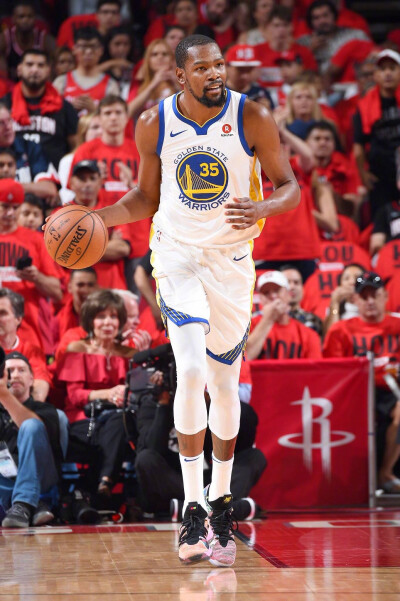 中国女排世锦赛名单基本确定：李盈莹或缺席，美国站16人选14人（中国女排世锦赛阵容基本敲定：李盈莹恐缺席，美国站16人仅14人出征）