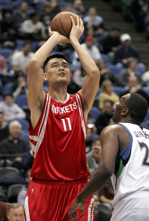 每体：莱万愿意接受降薪+替补，2026年初将和巴萨再谈（每体：莱万愿降薪并接受替补角色，2026年初将与巴萨再度磋商）