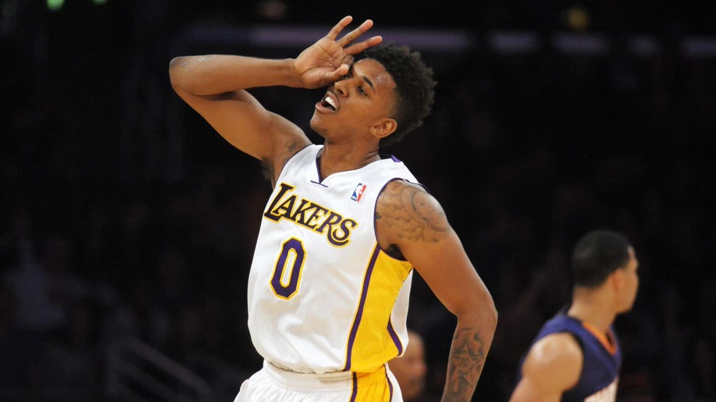 德甲战报：卡德打入唯一进球，十人奥格斯堡1-0汉堡（德甲战报：卡德制胜，十人奥格斯堡1-0力克汉堡）