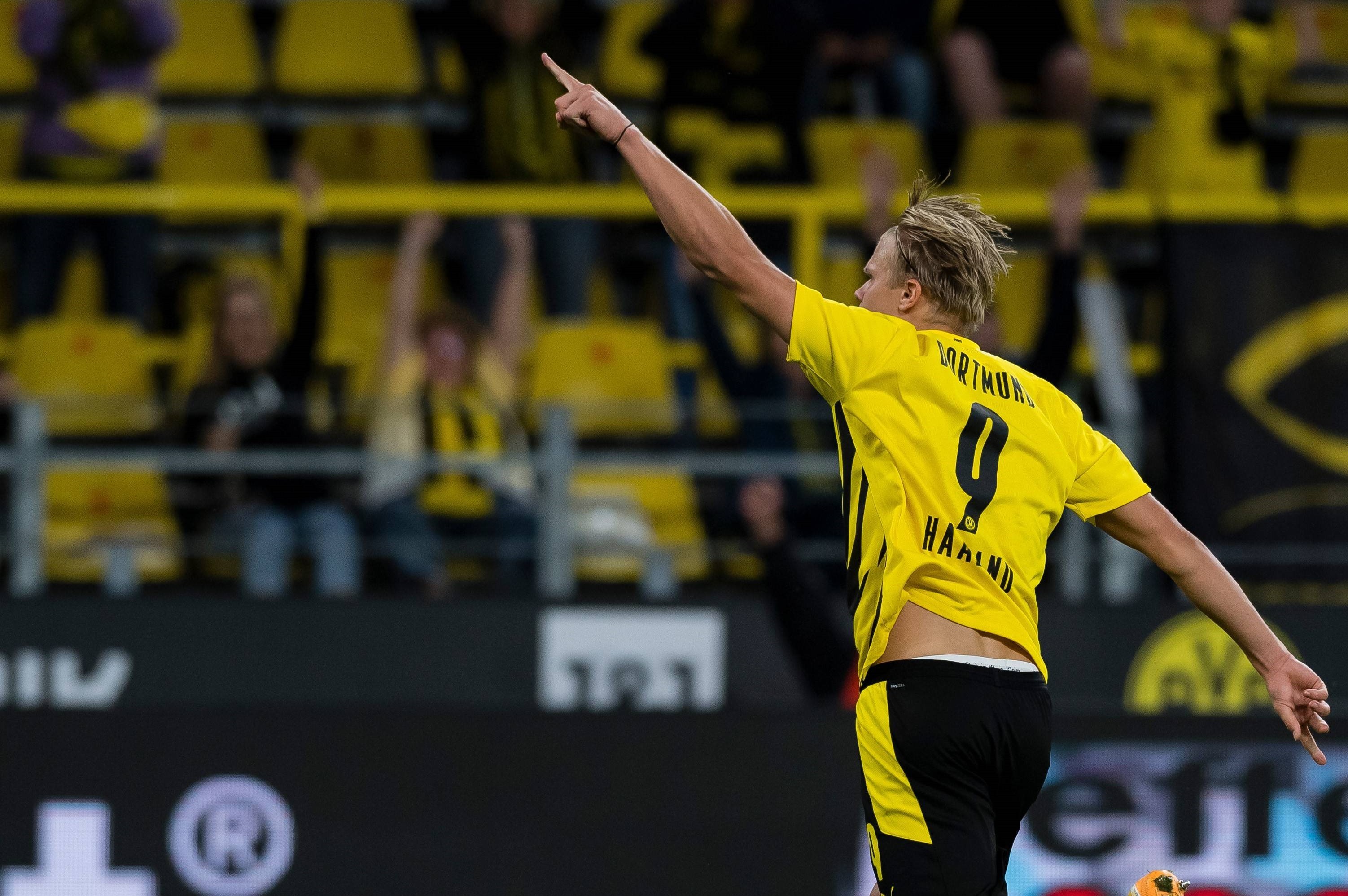 张镇麟精准三分，点燃比赛激情（张镇麟三分稳准狠，瞬间点燃赛场）