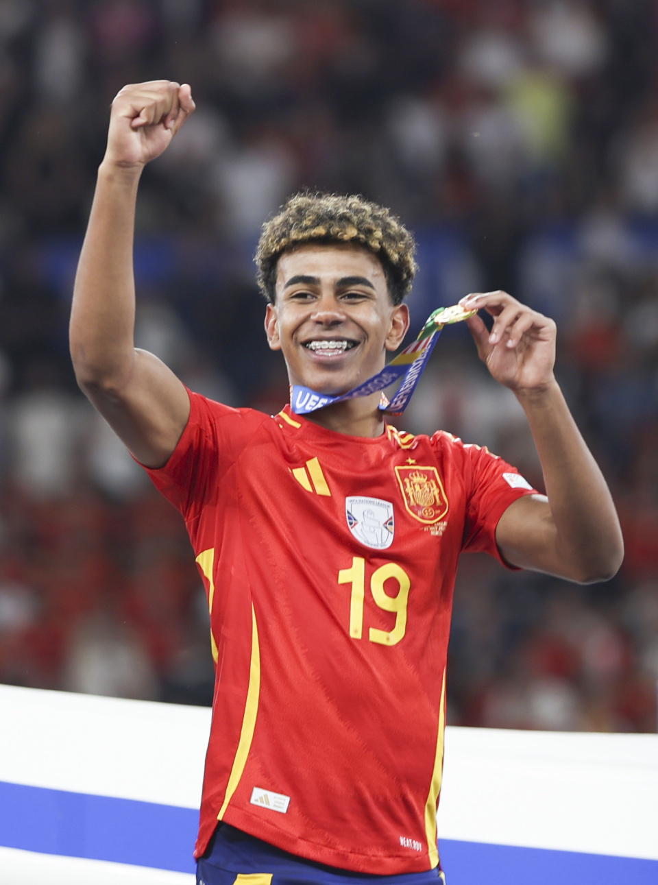 适应半局后全程压制！孙颖莎横扫米特兰姆！国乒5-1领先德国！（短暂磨合后全面掌控，孙颖莎横扫米特兰姆，国乒5比1领先德国）