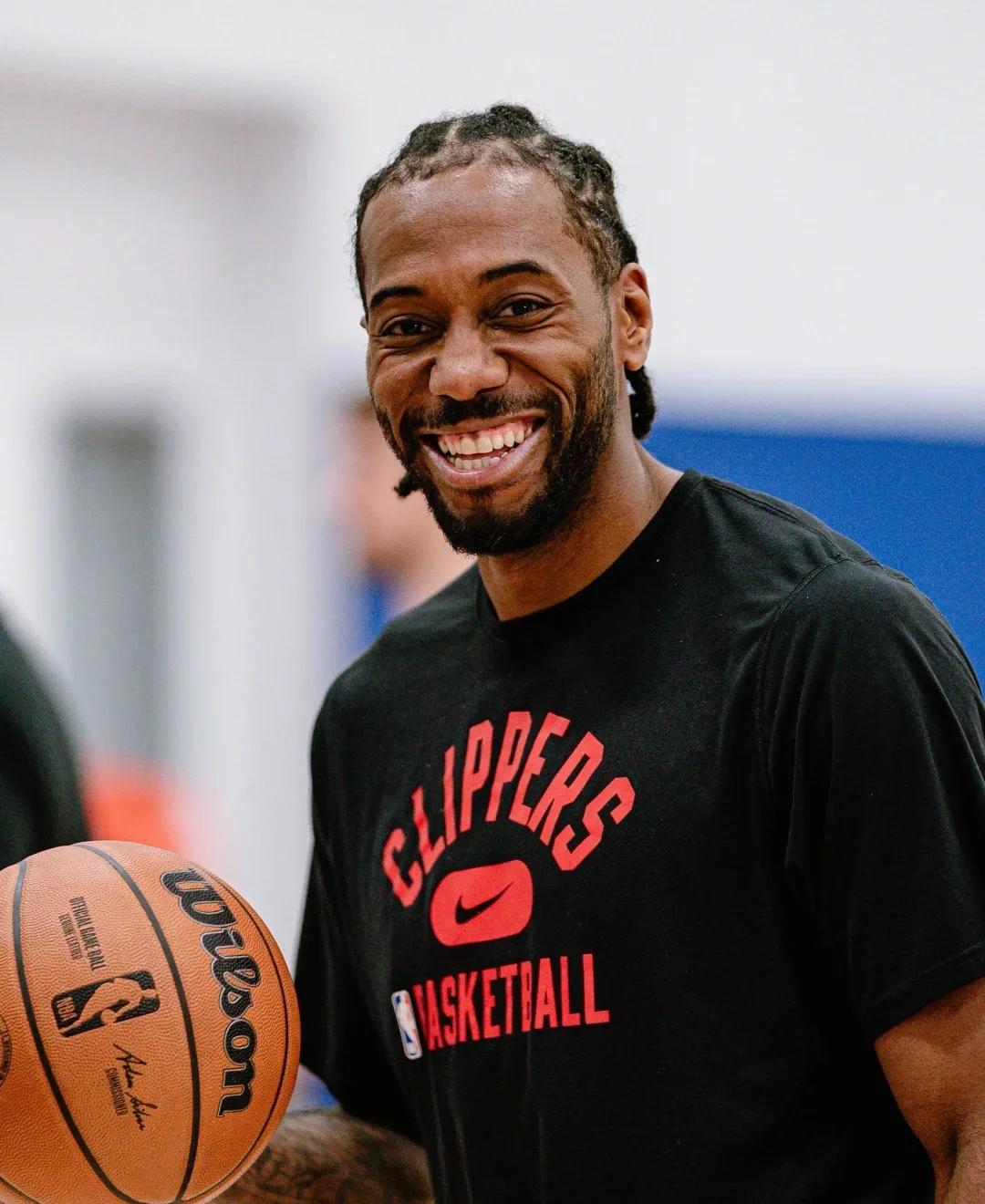 基德：浓眉复出首战攻防两端打得很好，下场对阵快船将缺席（基德称浓眉复出首战攻防出色，次战对快船将缺阵）