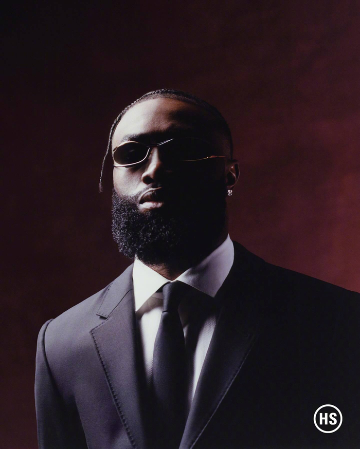 库里尝试用高尔夫球投洞，看起来比他投三分难多了（库里挑战高尔夫球进洞，竟比他投三分难多了）