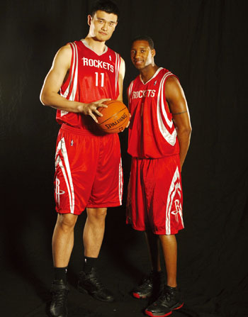 武汉女足vs东孟加拉女足首发：王霜领衔，奥乌苏先发（武汉女足对阵东孟加拉首发出炉：王霜领军，奥乌苏首发）