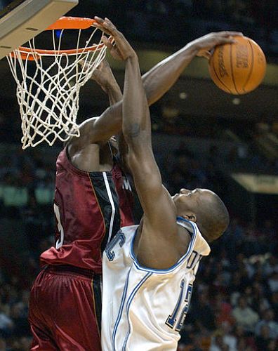 西甲半场：安东尼闪击，费兰戴帽，巴萨暂4-1贝蒂斯（西甲半场：安东尼先拔头筹，费兰戴帽，巴萨4-1暂领先贝蒂斯）