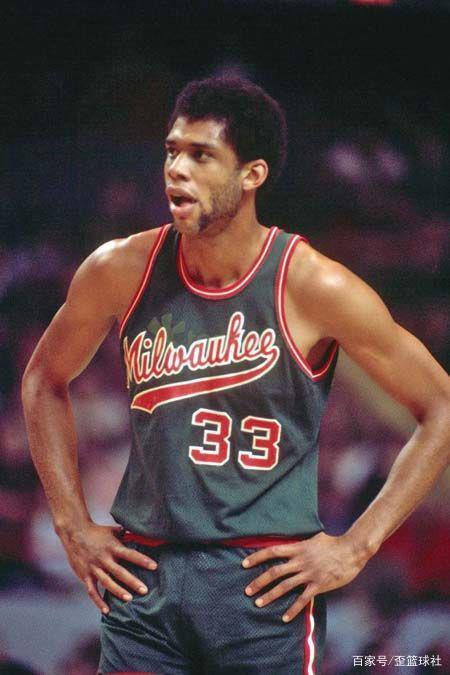 巴萨连续36场西甲进球，追平队史第三长纪录（巴萨西甲36连场破门，追平队史第三长纪录）