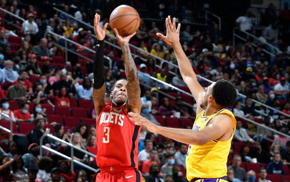 利物浦官方：索博斯洛伊累积五黄将停赛一场，无缘对阵狼队（利物浦官宣：索博斯洛伊累计五黄停赛一场，缺席与狼队之战）