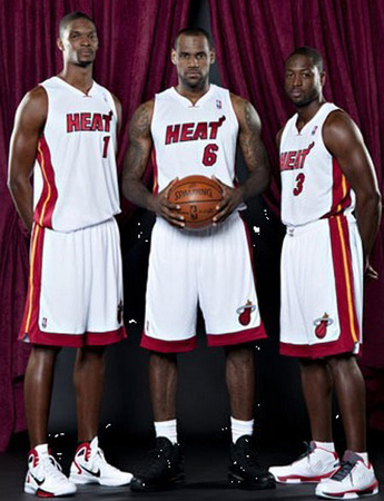 不在状态！奎因半场10中4拿到8分 有3失误4犯规（状态低迷！奎因半场10投4中仅得8分，3次失误+4次犯规）